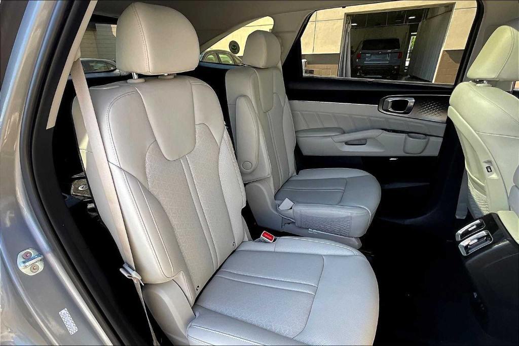 used 2023 Kia Sorento Hybrid car, priced at $32,900