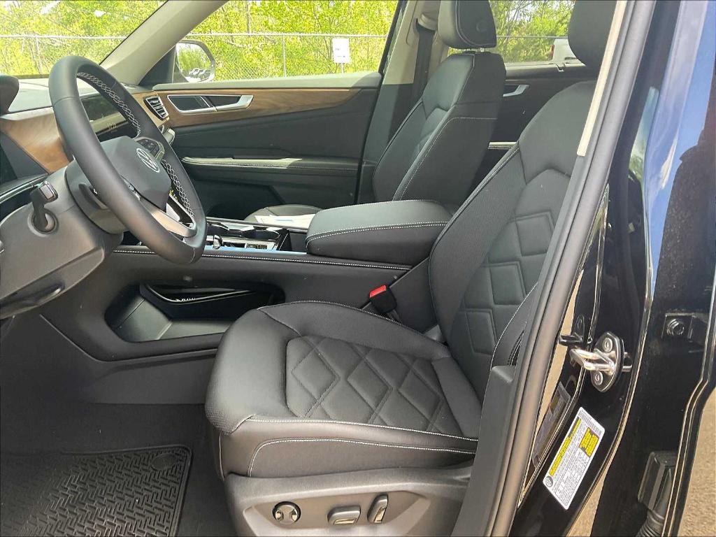 new 2025 Volkswagen Atlas car, priced at $41,284