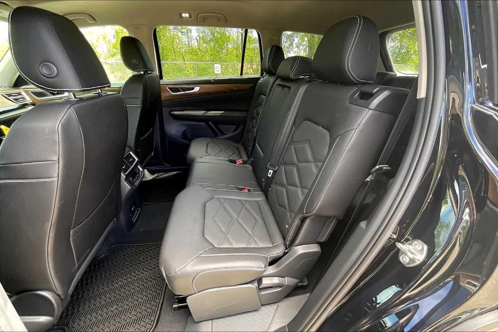 new 2025 Volkswagen Atlas car, priced at $41,284
