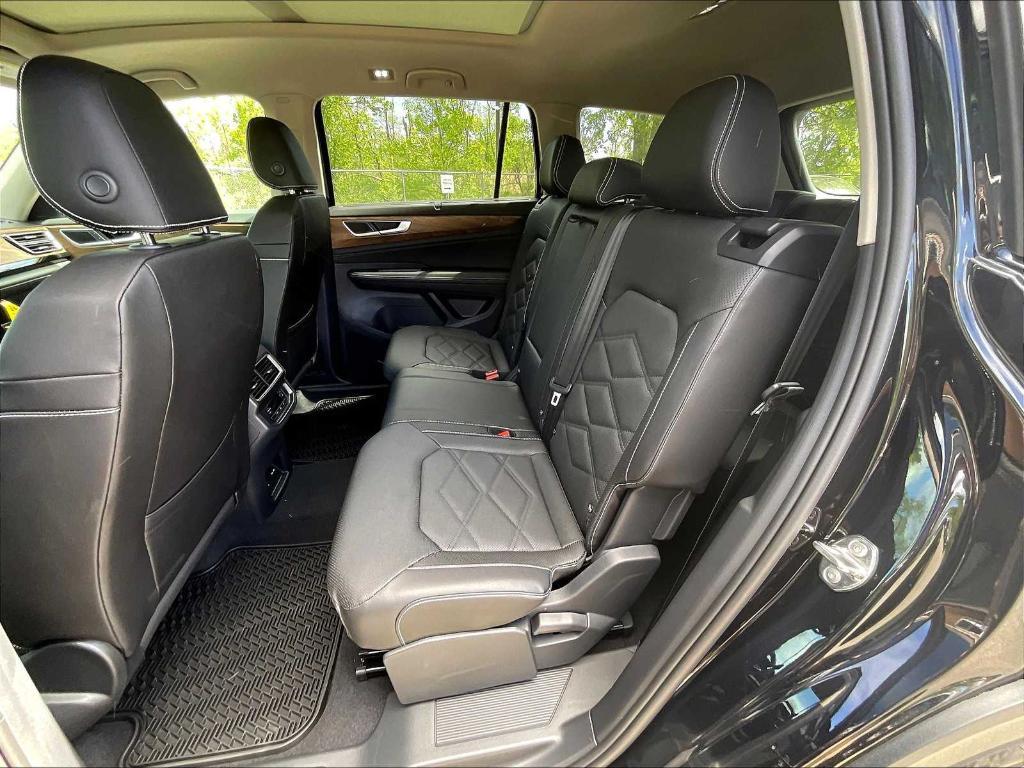 new 2025 Volkswagen Atlas car, priced at $41,284