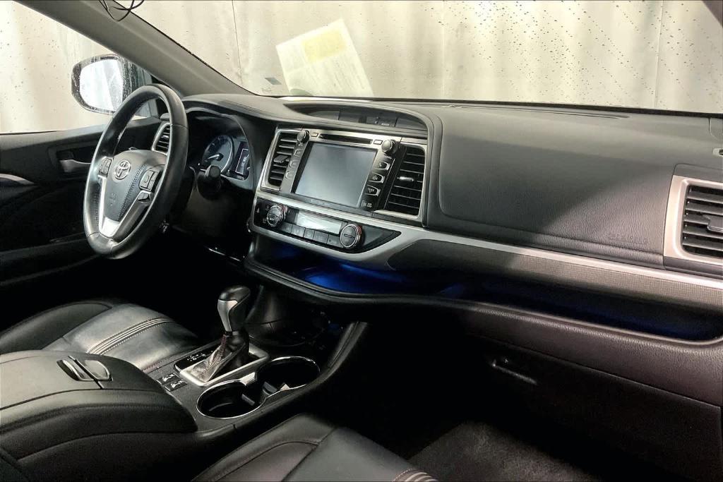 used 2019 Toyota Highlander car, priced at $33,900