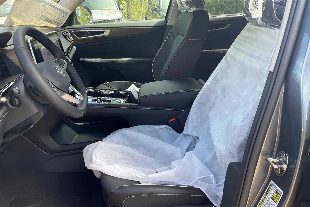 new 2025 Volkswagen Atlas car, priced at $52,077