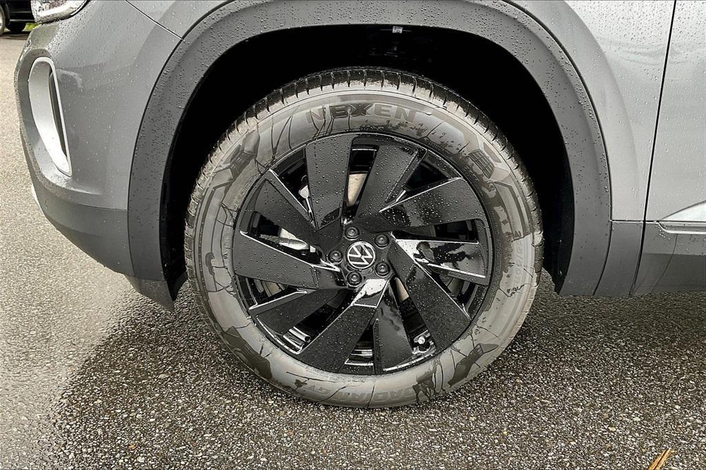 new 2025 Volkswagen Atlas car, priced at $44,422