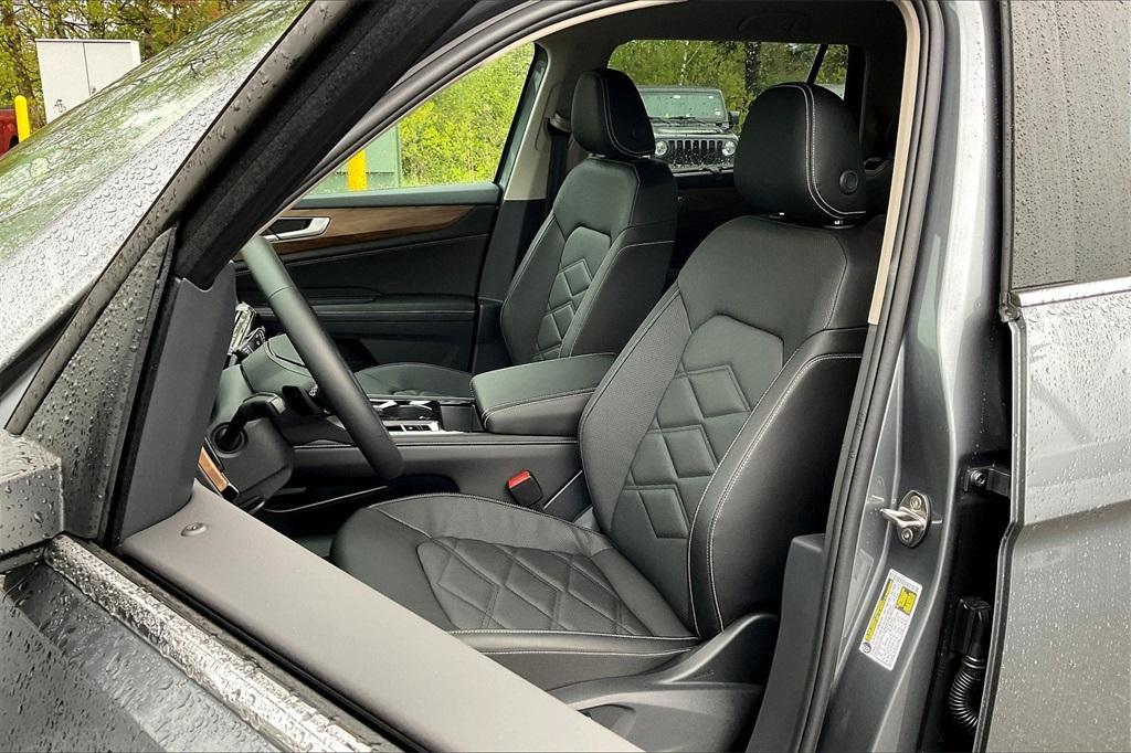 new 2025 Volkswagen Atlas car, priced at $44,422