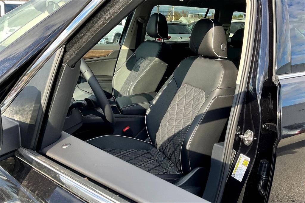 new 2025 Volkswagen Atlas car, priced at $52,565