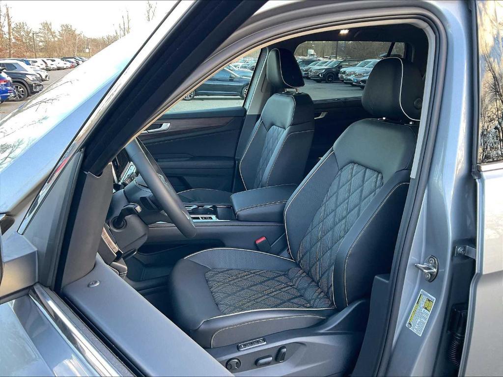 new 2025 Volkswagen Atlas car, priced at $50,468