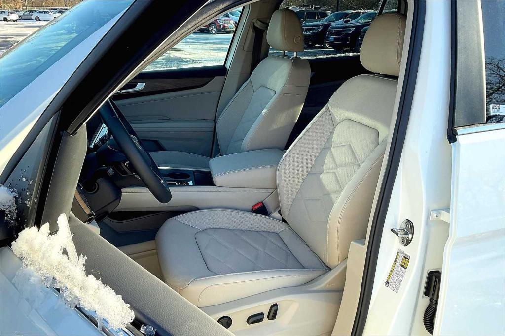 new 2025 Volkswagen Atlas car, priced at $40,080