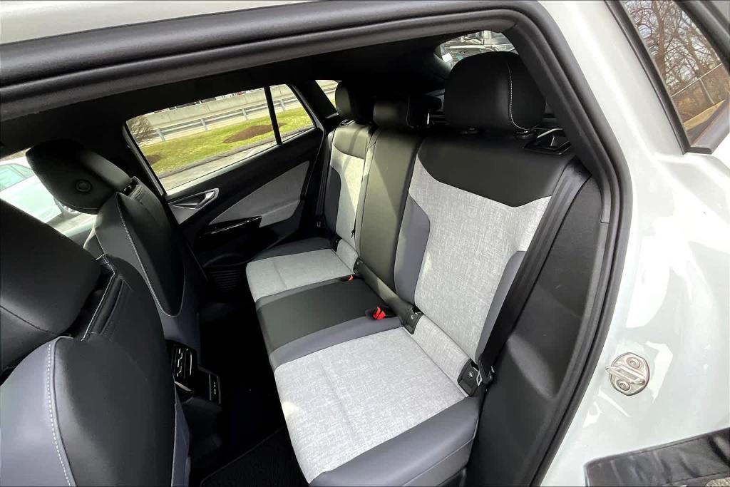 new 2025 Volkswagen ID.4 car, priced at $46,271