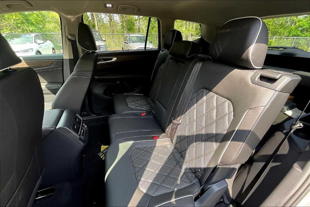 new 2025 Volkswagen Atlas car, priced at $53,687