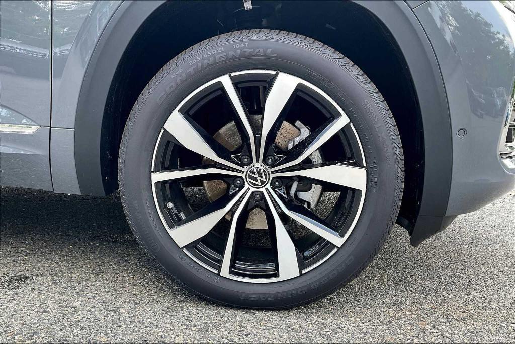 new 2025 Volkswagen Atlas car, priced at $53,687