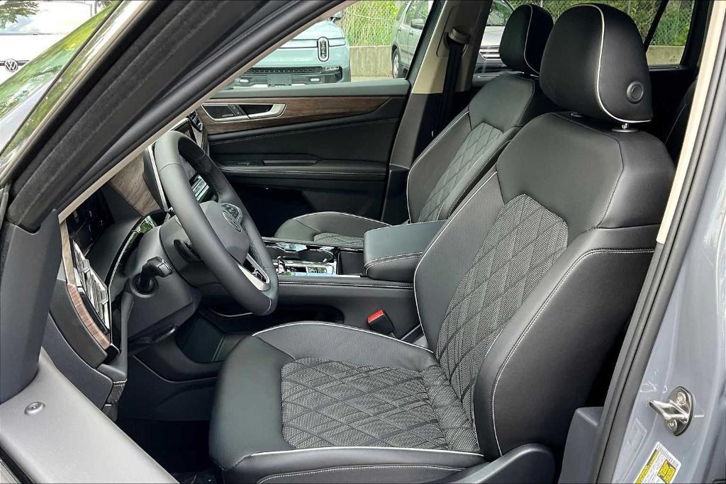 new 2025 Volkswagen Atlas car, priced at $53,687