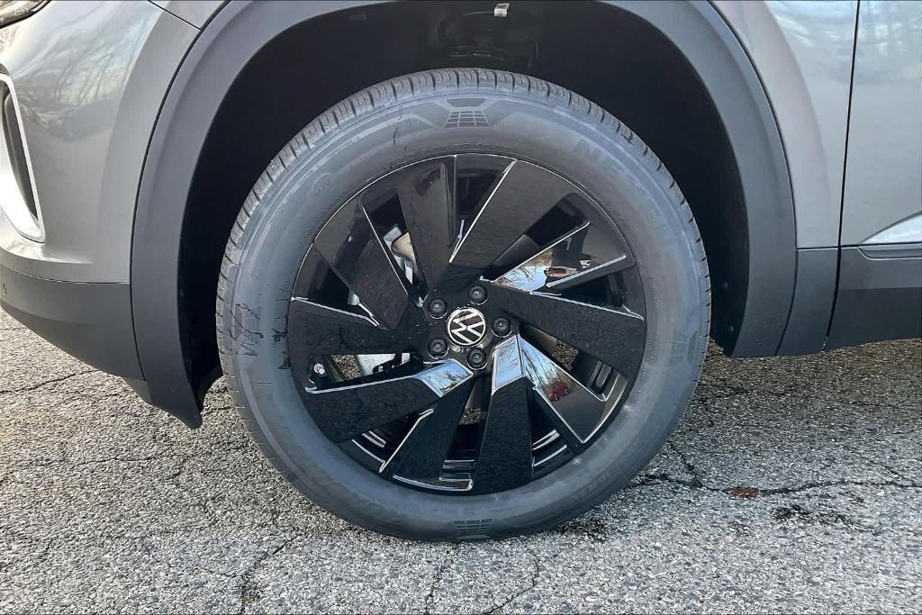 new 2025 Volkswagen Atlas car, priced at $45,141