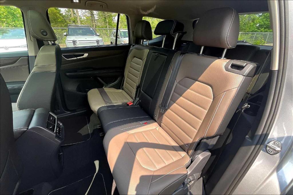 new 2025 Volkswagen Atlas car, priced at $48,238