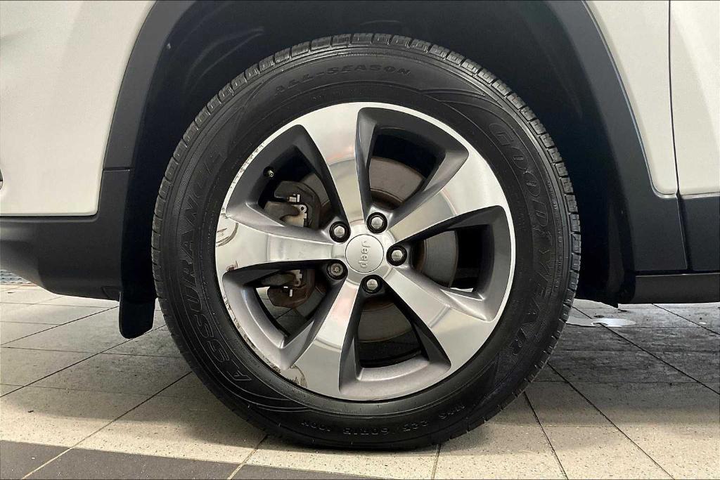 used 2019 Jeep Cherokee car, priced at $18,900