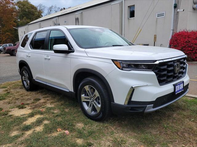 new 2025 Honda Pilot car, priced at $47,450