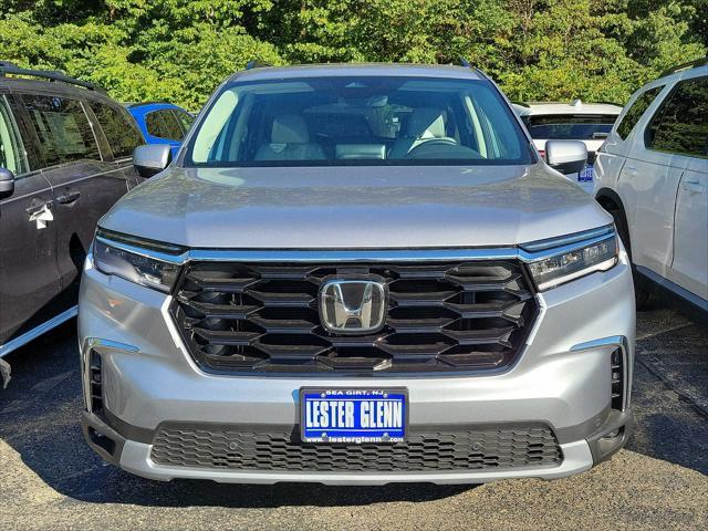 new 2025 Honda Pilot car, priced at $50,695