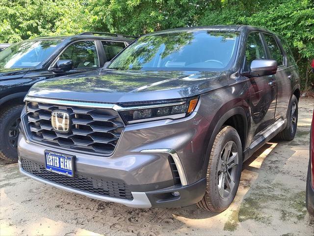 new 2025 Honda Pilot car, priced at $47,800