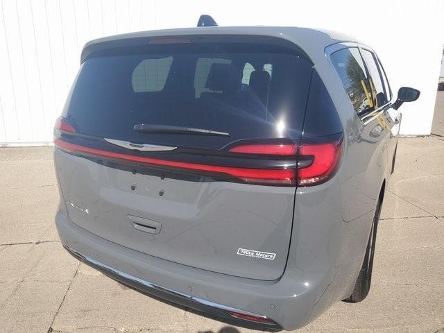 new 2025 Chrysler Pacifica car, priced at $42,640