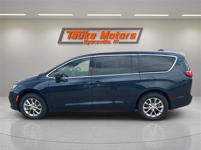 new 2025 Chrysler Pacifica car, priced at $43,387