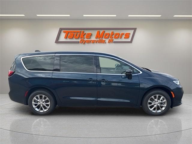 new 2025 Chrysler Pacifica car, priced at $43,387