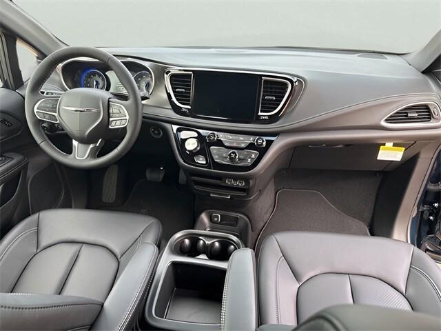 new 2025 Chrysler Pacifica car, priced at $43,387