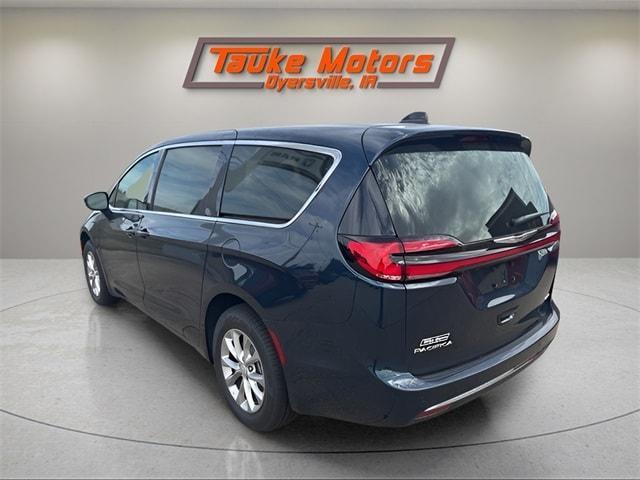 new 2025 Chrysler Pacifica car, priced at $43,387