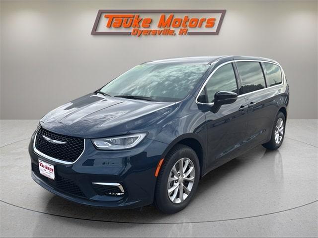 new 2025 Chrysler Pacifica car, priced at $43,387