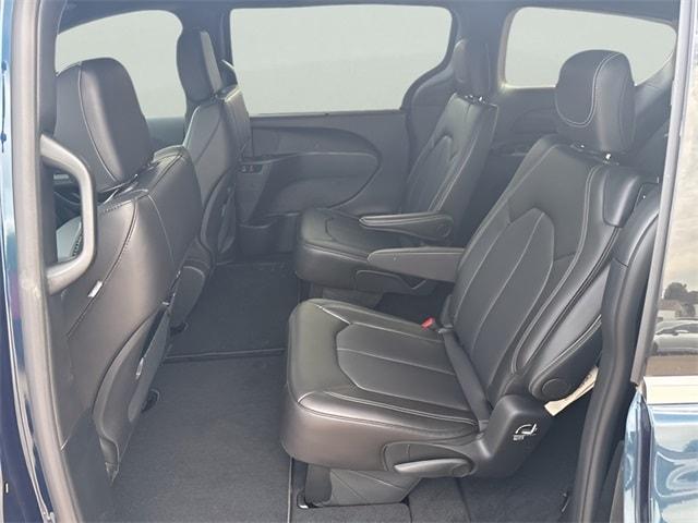 new 2025 Chrysler Pacifica car, priced at $43,387