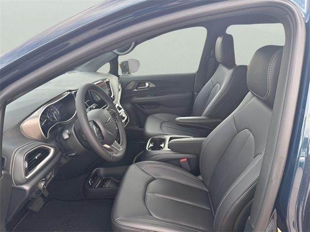 new 2025 Chrysler Pacifica car, priced at $43,387