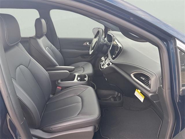 new 2025 Chrysler Pacifica car, priced at $43,387