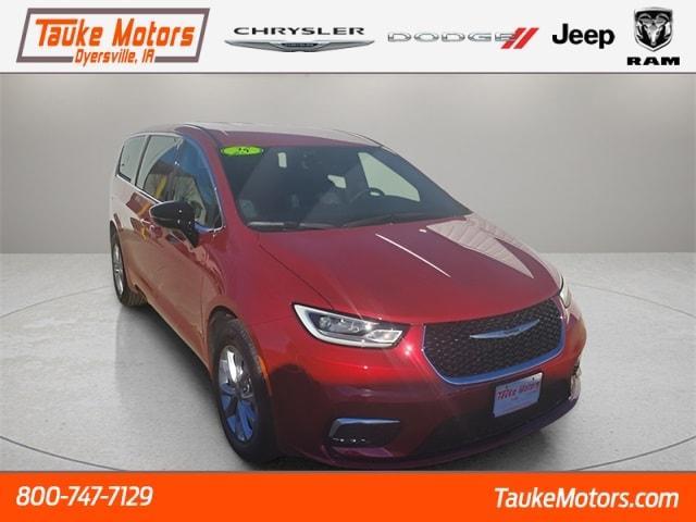 new 2025 Chrysler Pacifica car, priced at $44,635