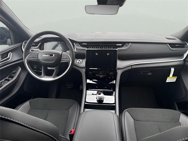 new 2025 Jeep Grand Cherokee car, priced at $45,120