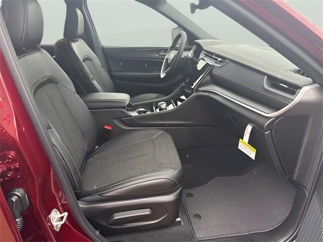 new 2025 Jeep Grand Cherokee car, priced at $45,120