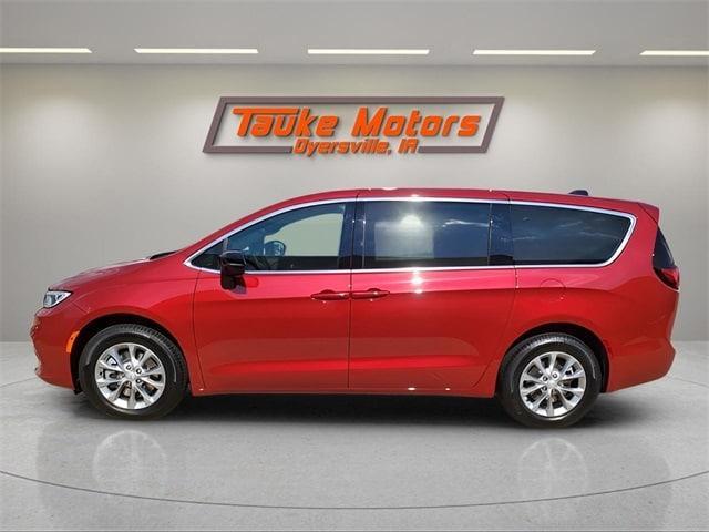 new 2025 Chrysler Pacifica car, priced at $44,968
