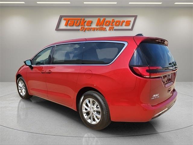 new 2025 Chrysler Pacifica car, priced at $44,968