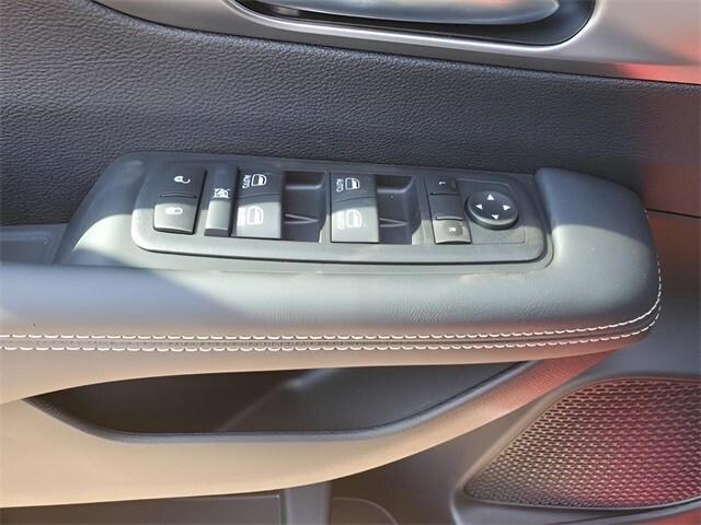 new 2025 Chrysler Pacifica car, priced at $44,968