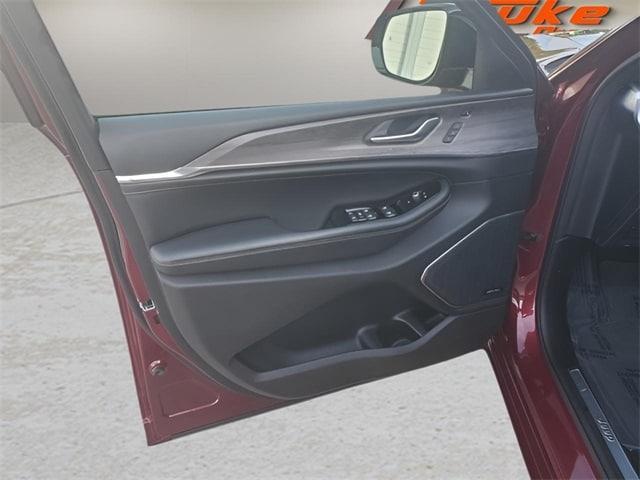 used 2022 Jeep Grand Cherokee car, priced at $33,500