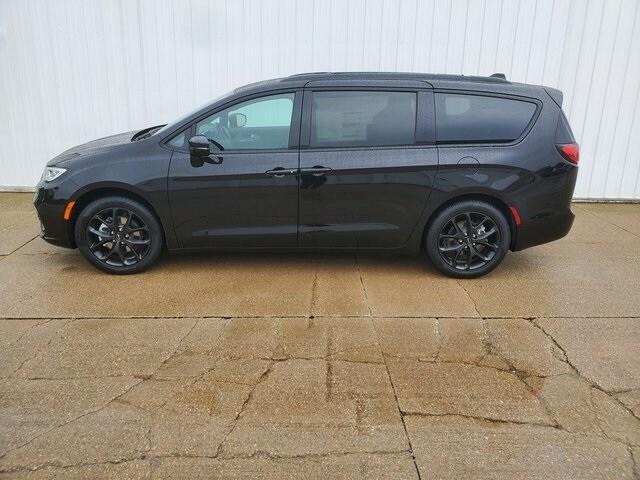 new 2024 Chrysler Pacifica car, priced at $45,400