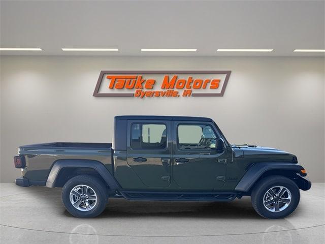 used 2023 Jeep Gladiator car, priced at $32,000