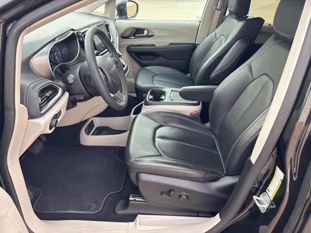 used 2022 Chrysler Pacifica car, priced at $32,000
