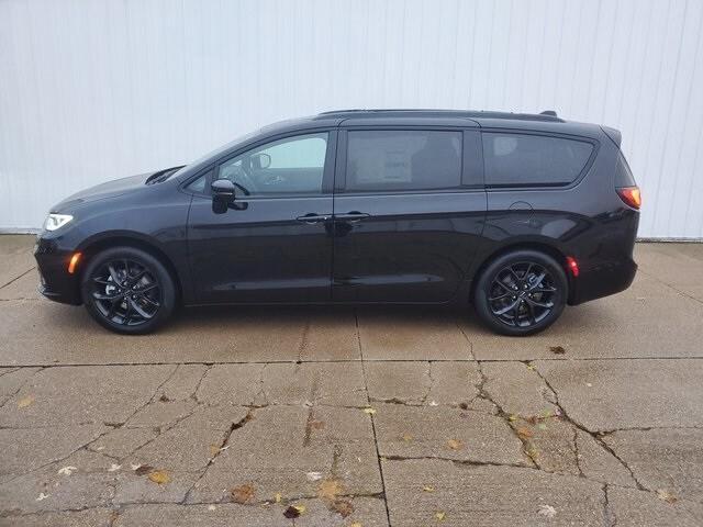 new 2025 Chrysler Pacifica car, priced at $53,370