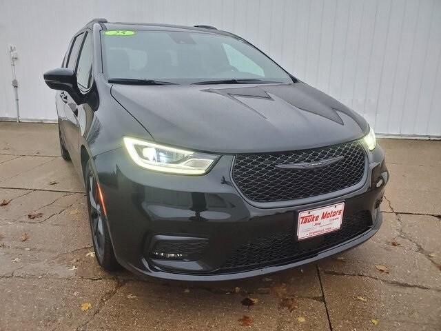 new 2025 Chrysler Pacifica car, priced at $53,370