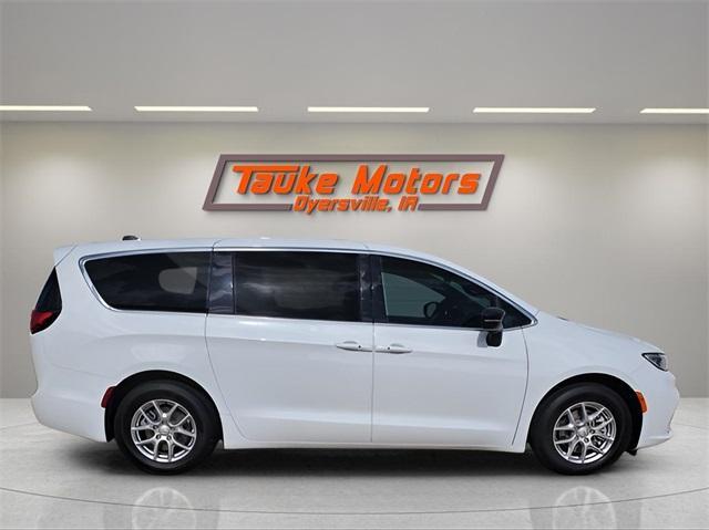 new 2025 Chrysler Pacifica car, priced at $41,752