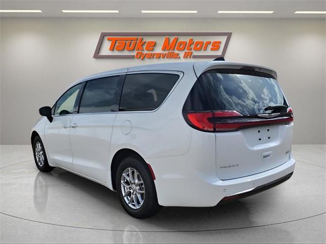 new 2025 Chrysler Pacifica car, priced at $41,752