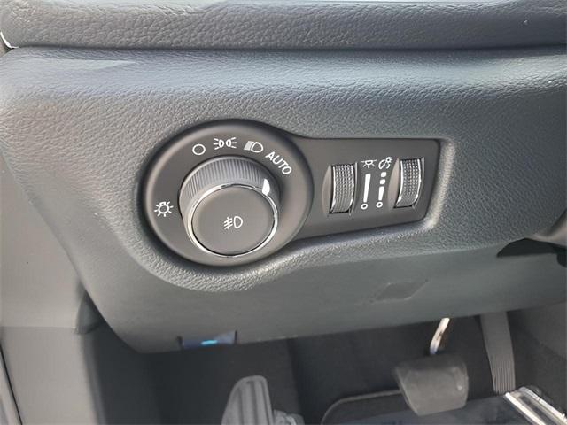 new 2025 Chrysler Pacifica car, priced at $41,752
