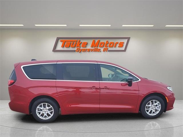 new 2025 Chrysler Pacifica car, priced at $42,920