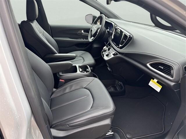 new 2026 Chrysler Pacifica car, priced at $47,805