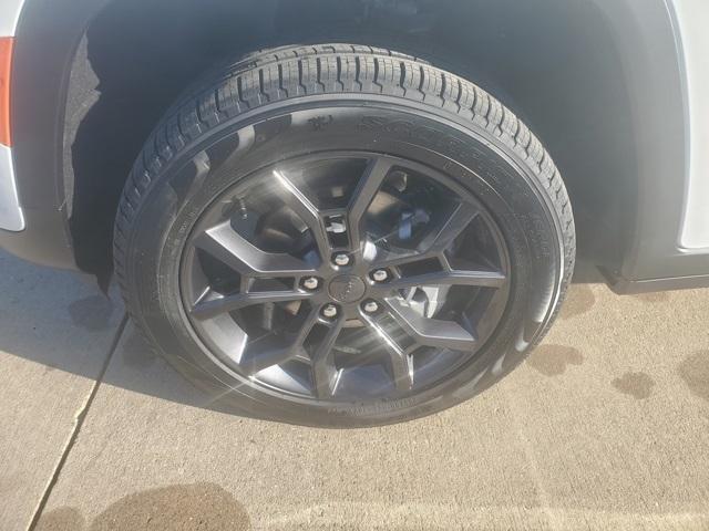 new 2025 Jeep Grand Cherokee car, priced at $52,385