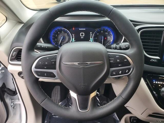 used 2024 Chrysler Pacifica car, priced at $31,000