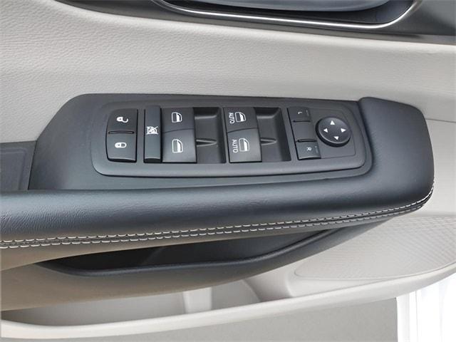 used 2024 Chrysler Pacifica car, priced at $31,000